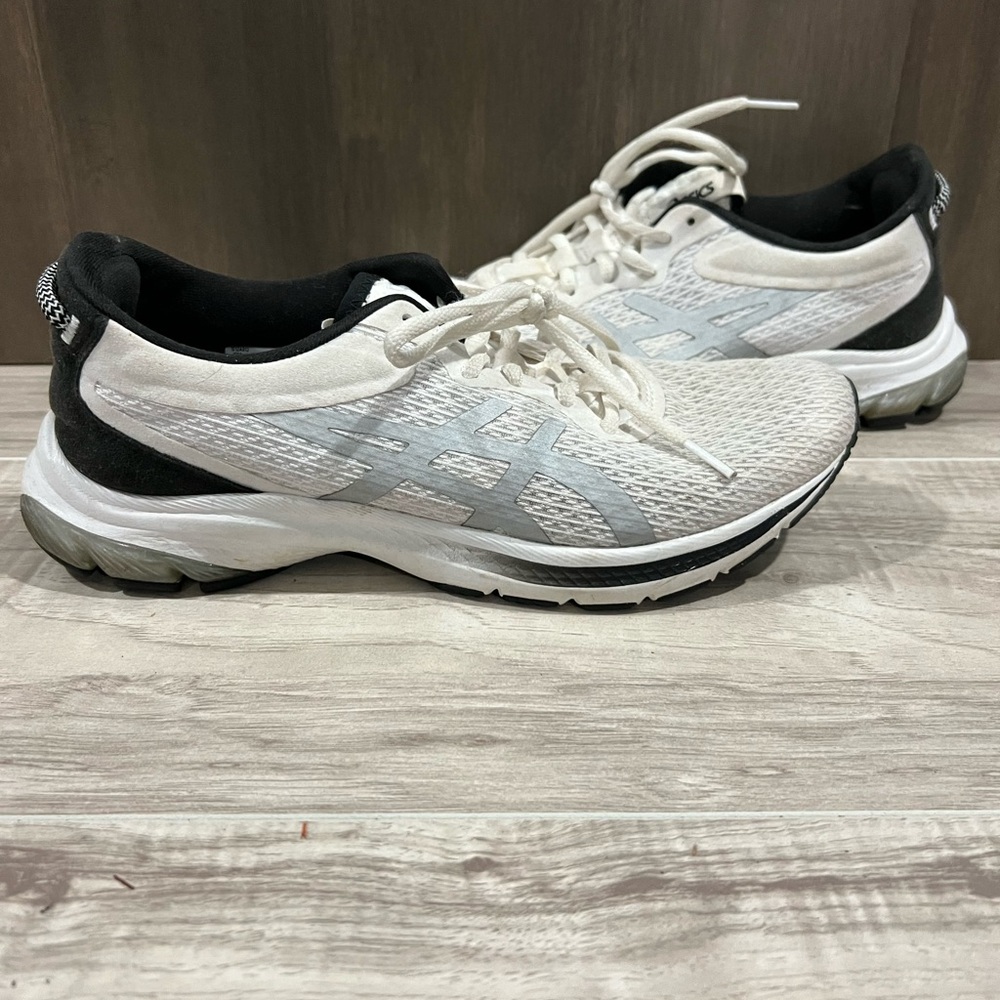 Asics Gel Quantum 180 VII Size US 9 White / White Casual Sneakers